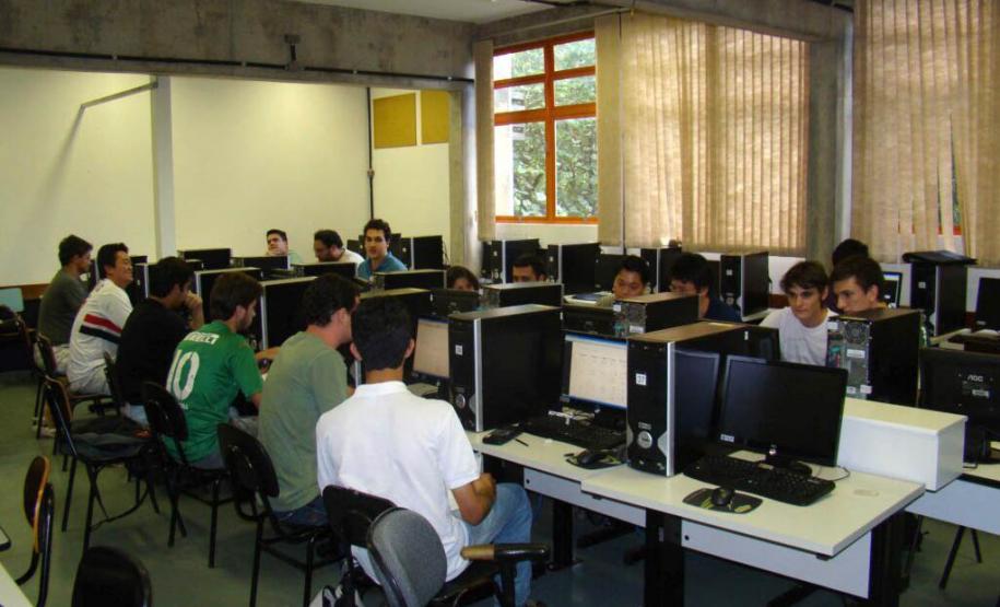 Governo do Estado investe R$ 2,1 milhões em equipamentos de informática da UEL