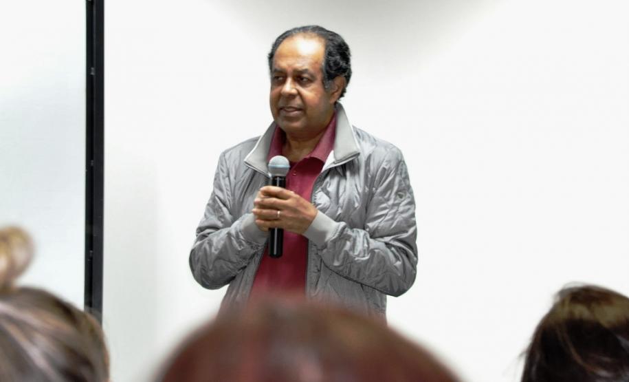 Servidores do Estado recebem ação da campanha Paraná Unidos contra o Racismo