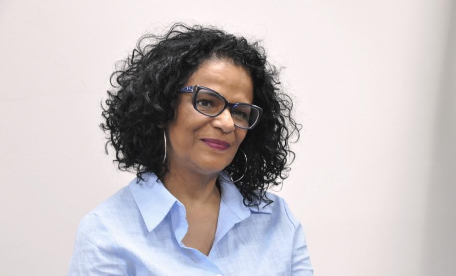 Servidores do Estado recebem ação da campanha Paraná Unidos contra o Racismo