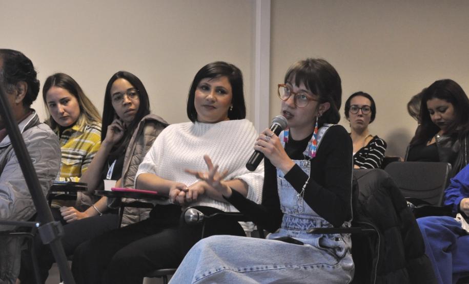 Servidores do Estado recebem ação da campanha Paraná Unidos contra o Racismo