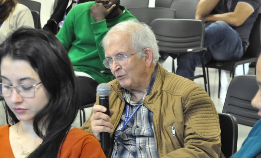 Servidores do Estado recebem ação da campanha Paraná Unidos contra o Racismo