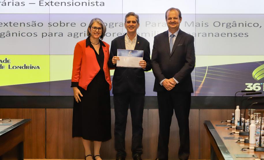 Estado entrega prêmio que reconhece e estimula a produção científica do Paraná