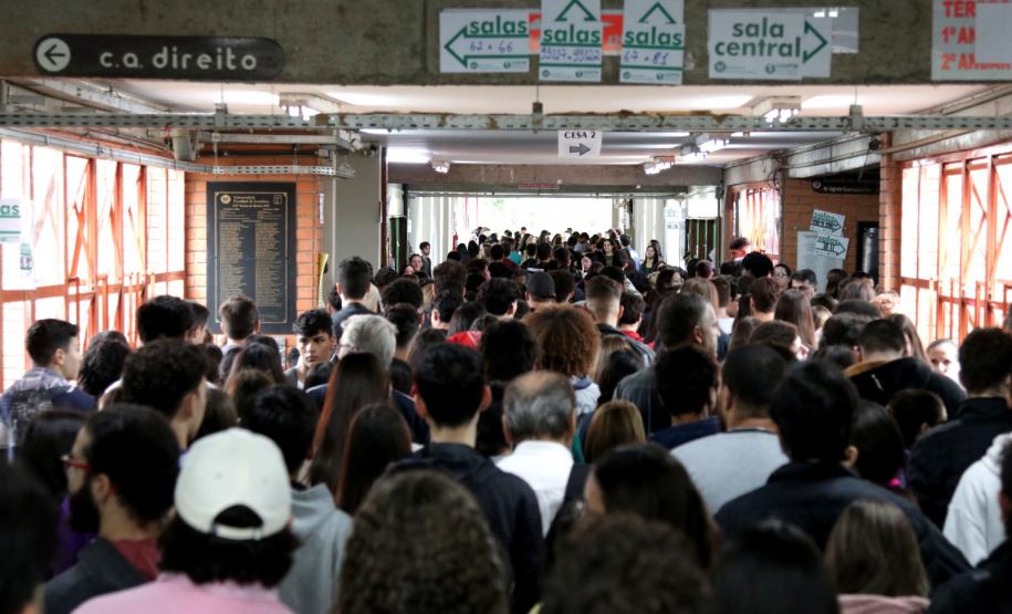 Segunda fase do Vestibular 2024 da UEL tem abstenção de apenas 7,22%