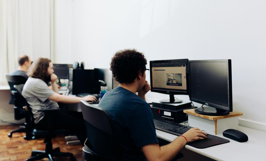 Universidade Virtual leva graduação e especializações a milhares de paranaenses