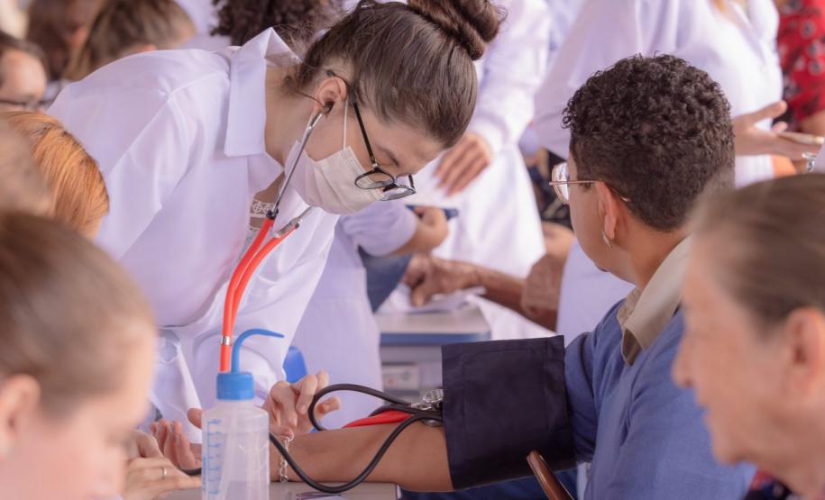 Universidades levam ações culturais e atendimento ao público ao Verão Maior Paraná