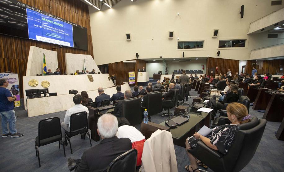 Tecpar recebe homenagem da Assembleia Legislativa pelos 45 anos como empresa pública