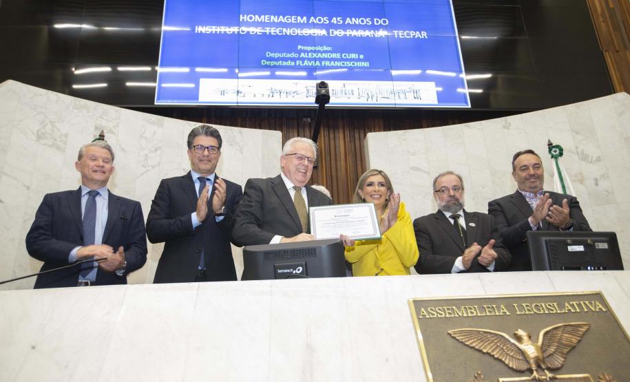 Tecpar recebe homenagem da Assembleia Legislativa pelos 45 anos como empresa pública