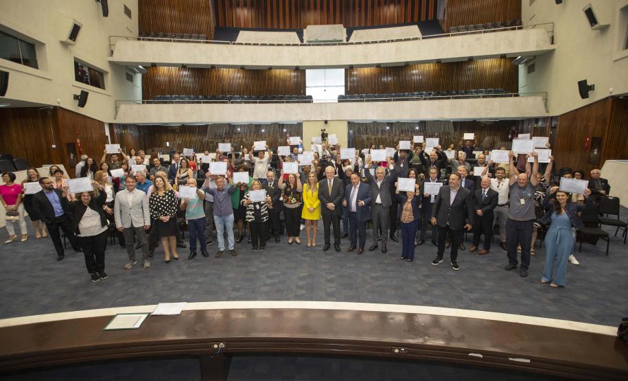 Tecpar recebe homenagem da Assembleia Legislativa pelos 45 anos como empresa pública