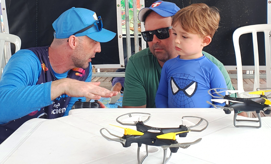 Ciência no verão: universidades estaduais levam tecnologia, educação e diversão aos turistas