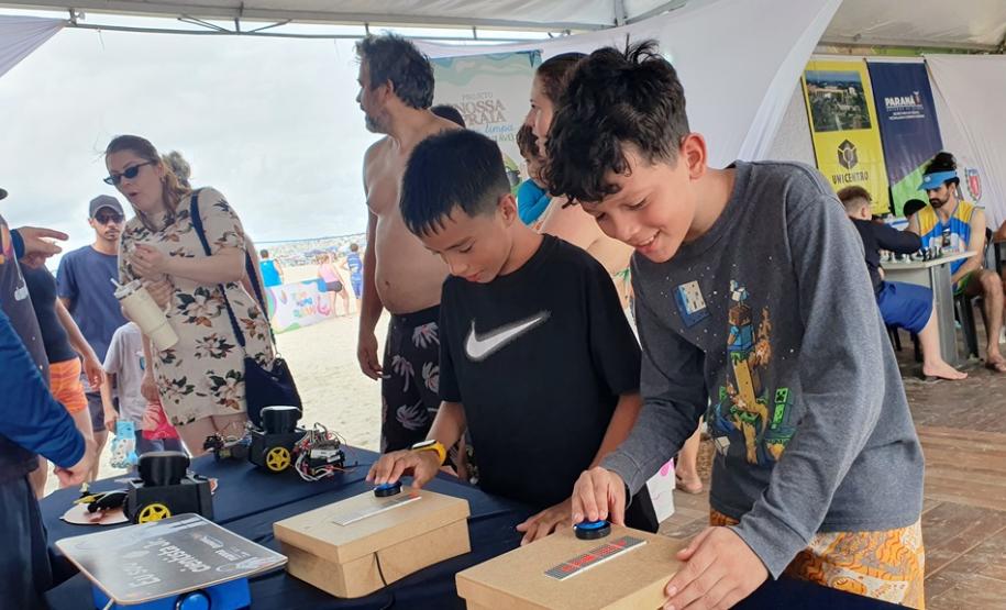 Ciência no verão: universidades estaduais levam tecnologia, educação e diversão aos turistas