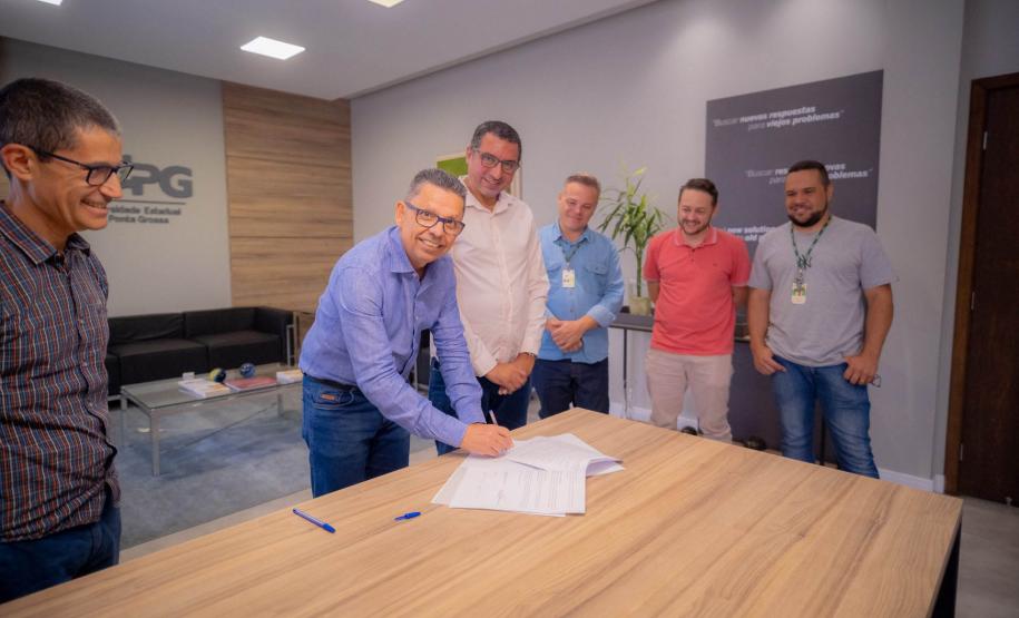 UEPG formaliza convênio e estuda ceder um terreno para construção do câmpus do IFPR