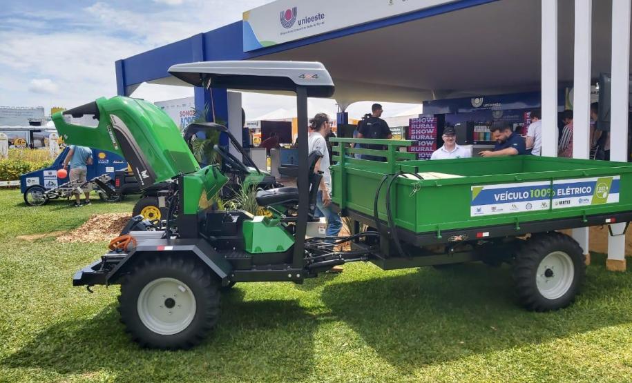 Unioeste apresenta projeto de estudo de trator elétrico no Show Rural