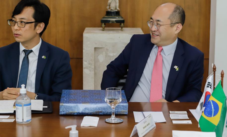 Piana recebe visita do novo embaixador da Ucrânia no Brasil e de cônsul da Coreia do Sul
