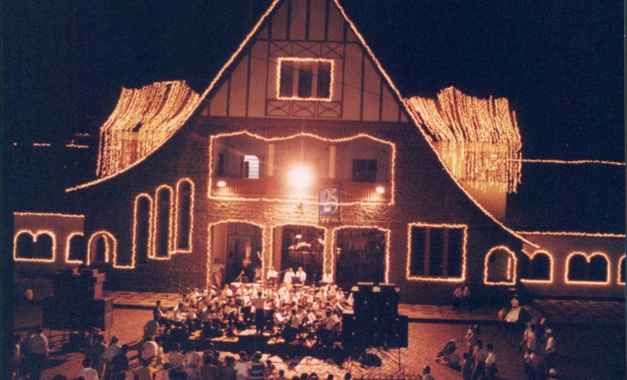 Orquestra sinfônica mais antiga do Paraná, Osuel completa 40 anos