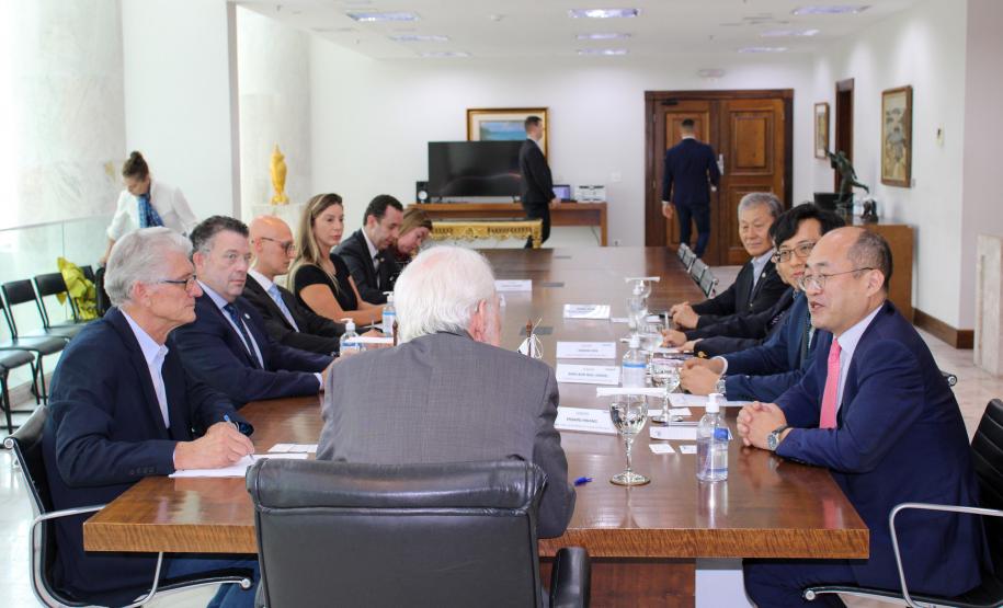 Piana recebe visita do novo embaixador da Ucrânia no Brasil e de cônsul da Coreia do Sul