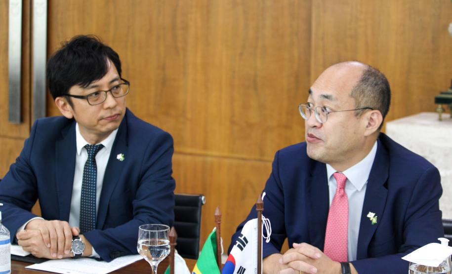 Piana recebe visita do novo embaixador da Ucrânia no Brasil e de cônsul da Coreia do Sul