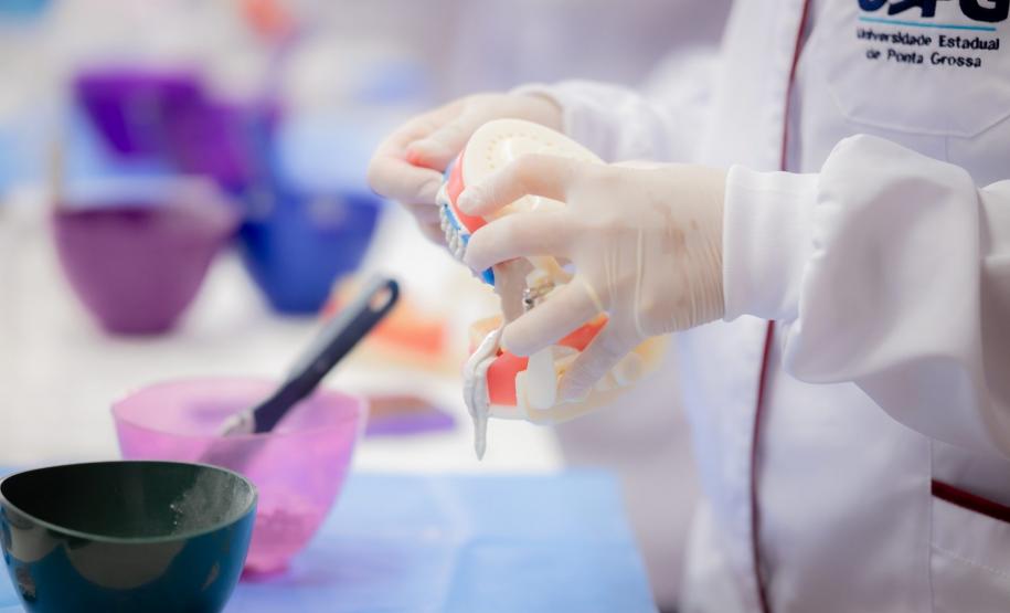 Com aporte de R$ 1,2 milhão do Estado, UEPG conta com mais 45 consultórios odontológicos