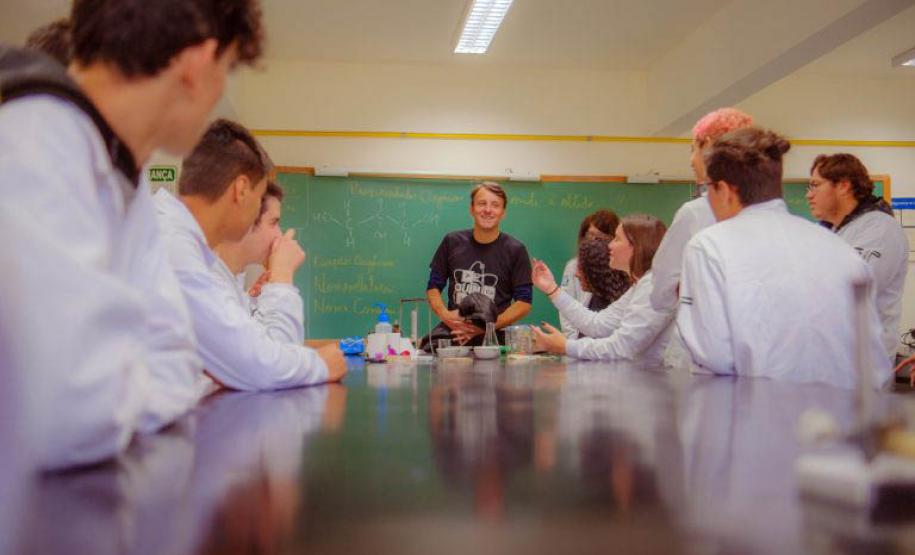 Governo publica edital de R$ 5,8 milhões para educação tutorial nas universidades estaduais