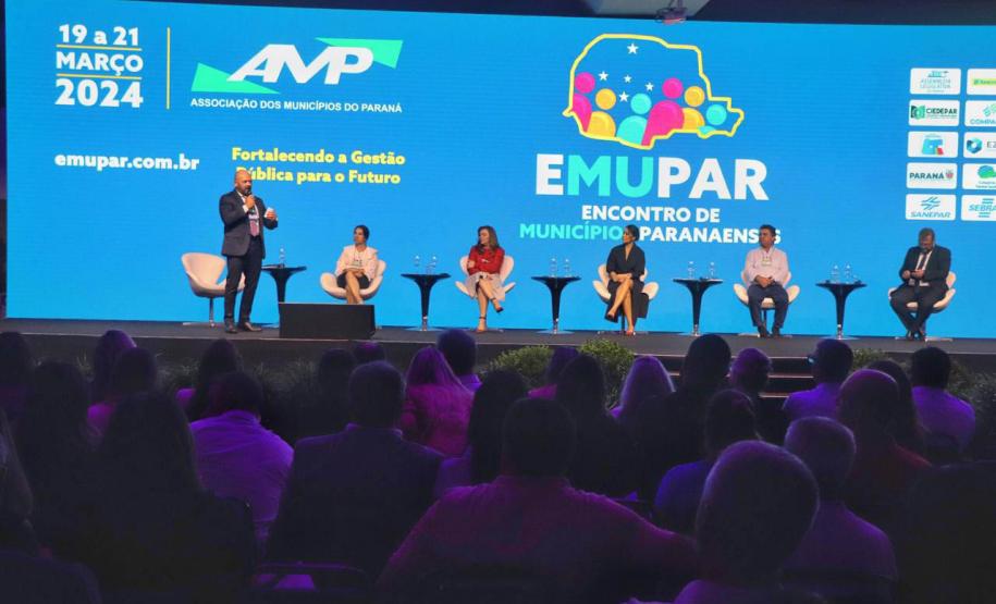 Estado apresenta políticas bem-sucedidas em todas as áreas no maior evento de prefeitos do Sul
