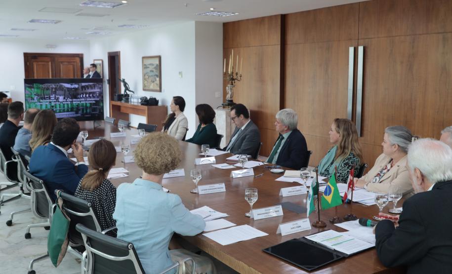 Darci Piana apresenta potenciais econômicos do Paraná à cônsul-geral do Canadá