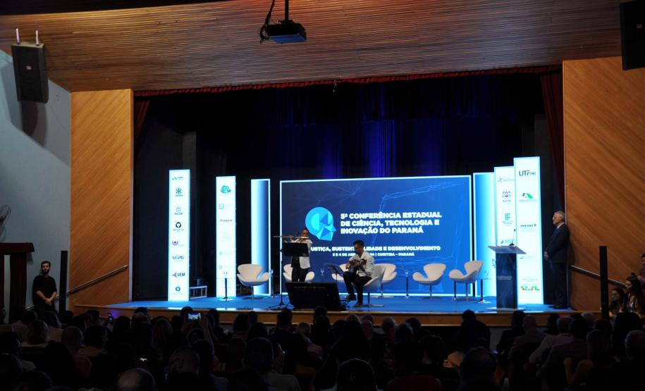 Comunidade científica debate diretrizes para a Ciência, Tecnologia e Inovação do Paraná