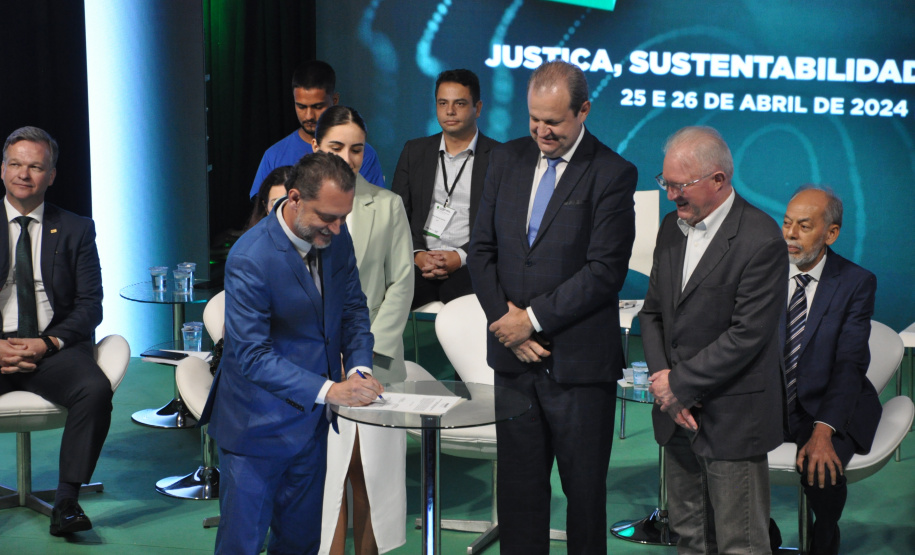 Estados do Sul debatem papel da ciência para economia e avanços sociais no Brasil