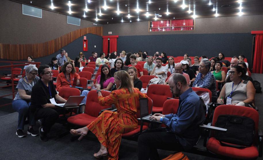 Comunidade científica debate diretrizes para a Ciência, Tecnologia e Inovação do Paraná