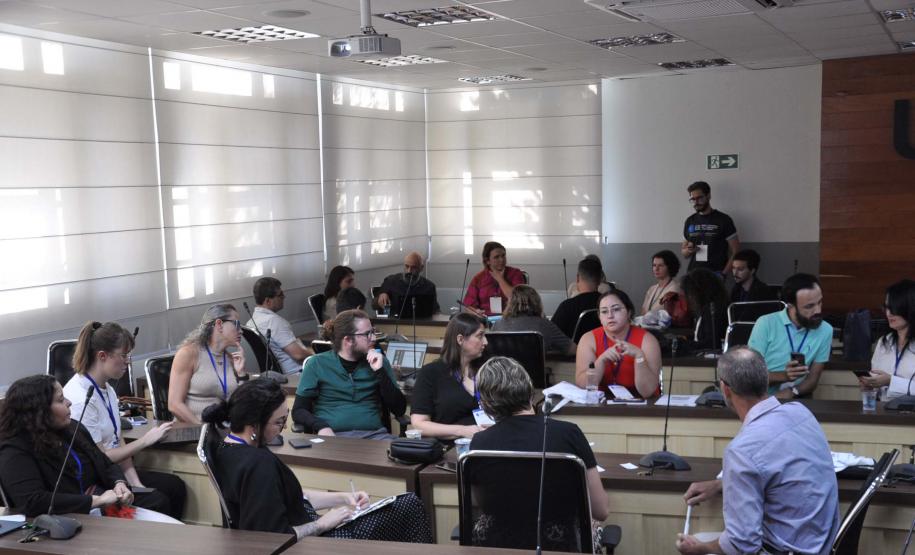 Comunidade científica debate diretrizes para a Ciência, Tecnologia e Inovação do Paraná