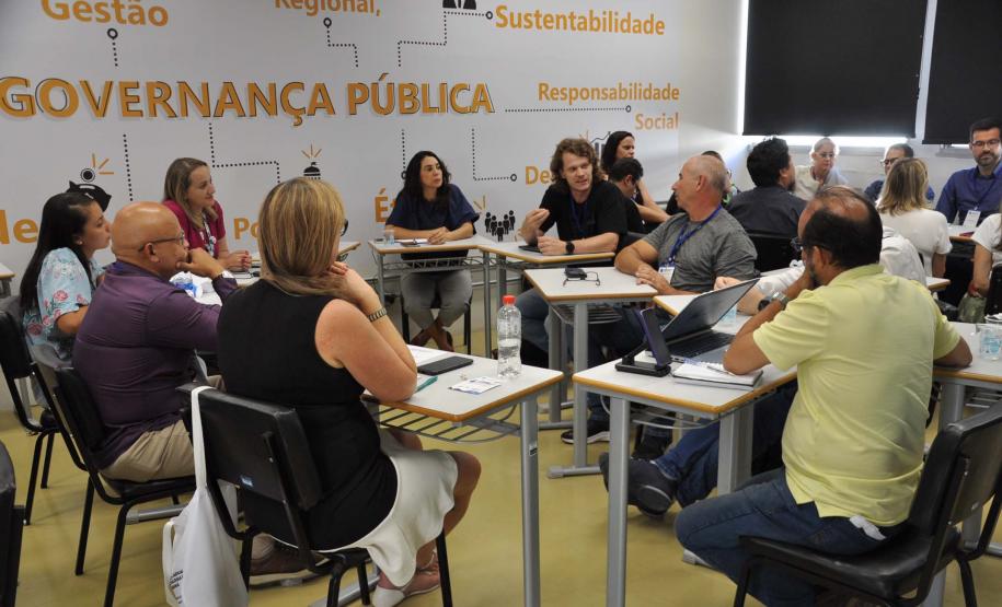 Comunidade científica debate diretrizes para a Ciência, Tecnologia e Inovação do Paraná