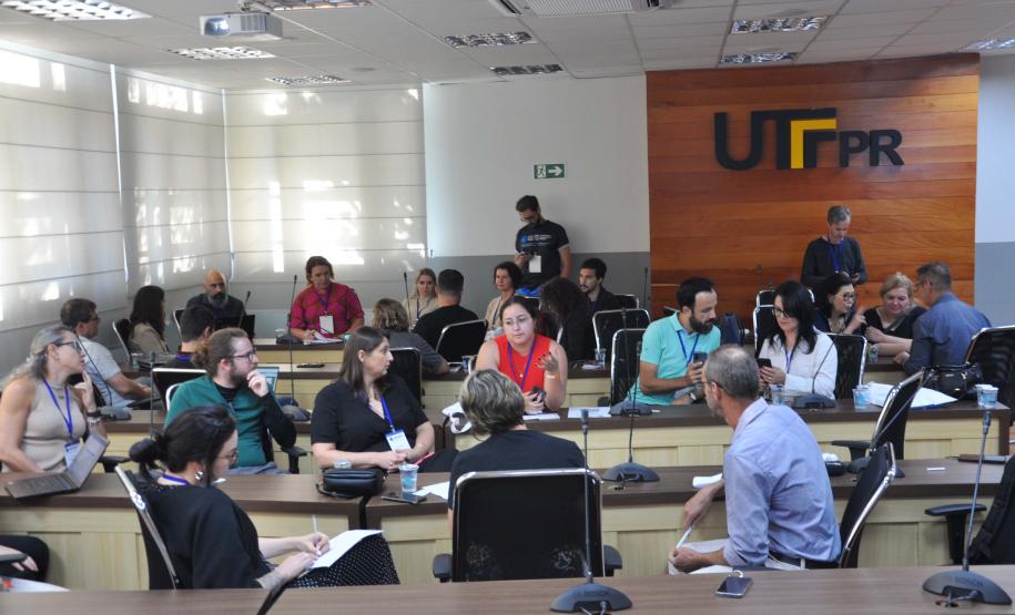 Comunidade científica debate diretrizes para a Ciência, Tecnologia e Inovação do Paraná
