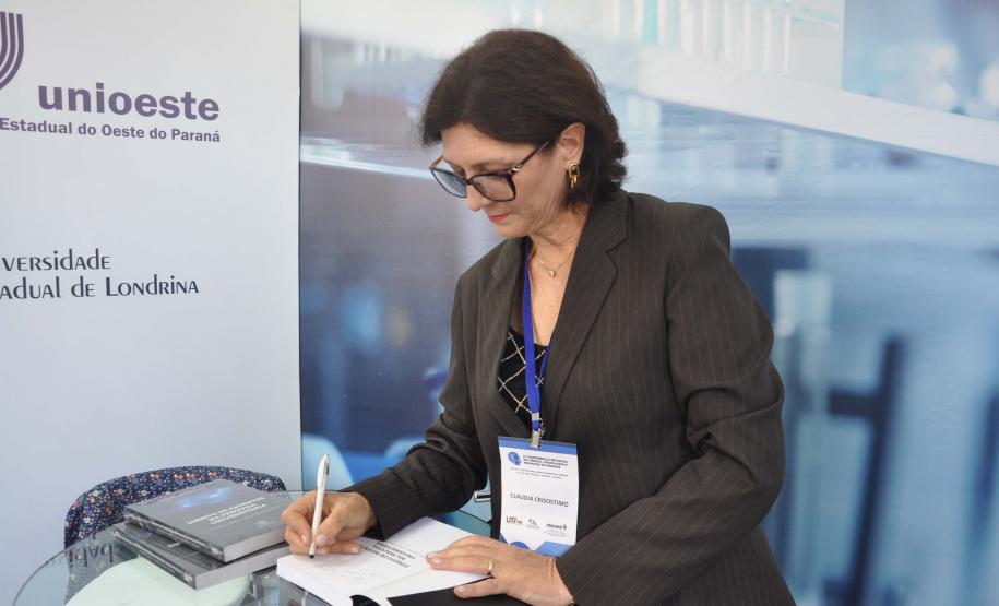 Comunidade científica debate diretrizes para a Ciência, Tecnologia e Inovação do Paraná