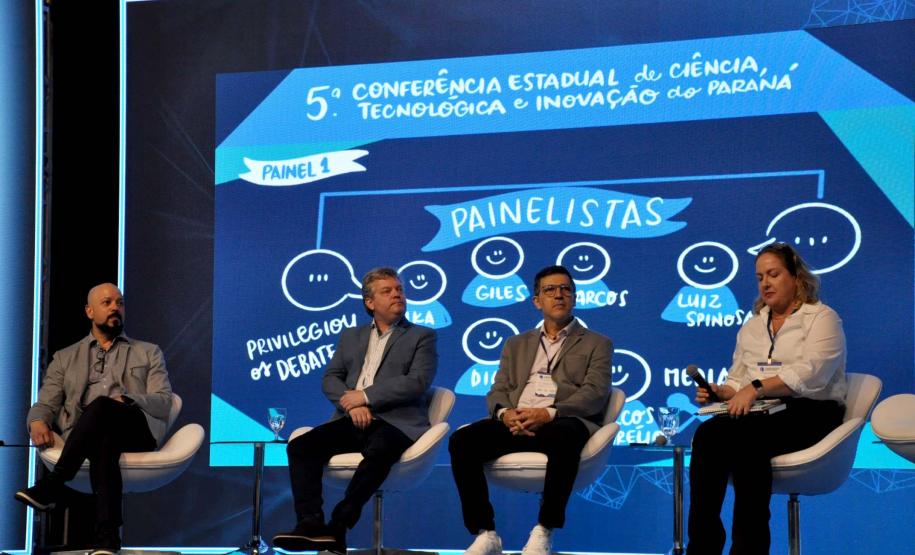 Comunidade científica debate diretrizes para a Ciência, Tecnologia e Inovação do Paraná