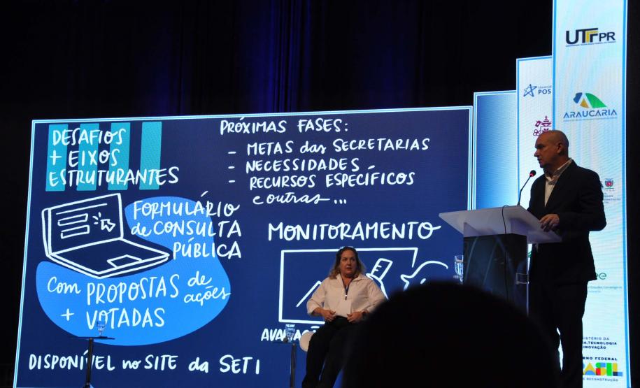 Comunidade científica debate diretrizes para a Ciência, Tecnologia e Inovação do Paraná