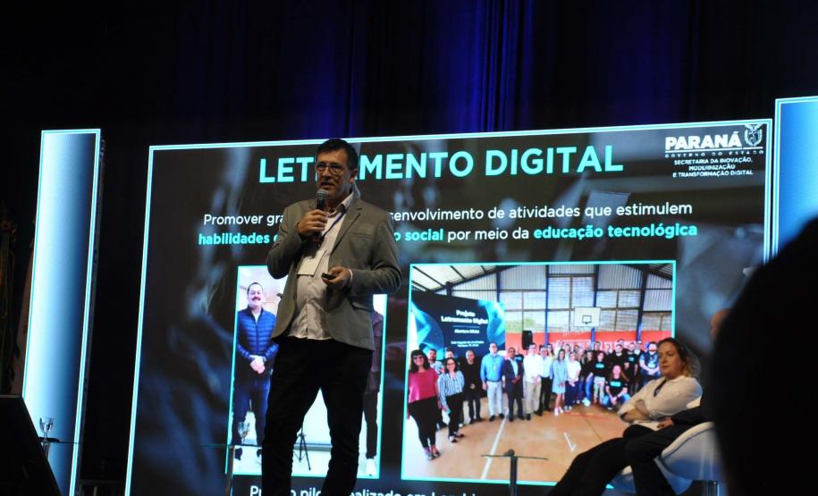 Comunidade científica debate diretrizes para a Ciência, Tecnologia e Inovação do Paraná