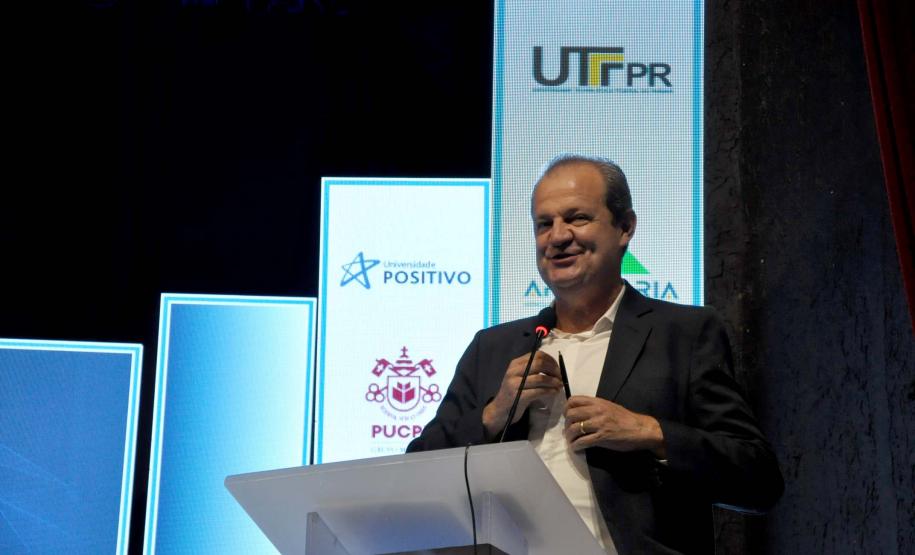 Comunidade científica debate diretrizes para a Ciência, Tecnologia e Inovação do Paraná