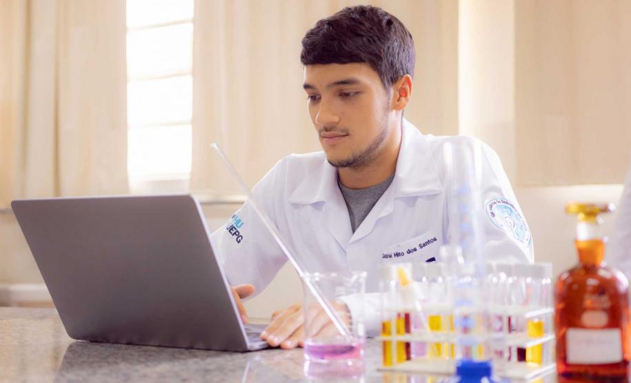 Pesquisa de saúde pública da UEPG analisa qualidade de vida de pessoas com HIV