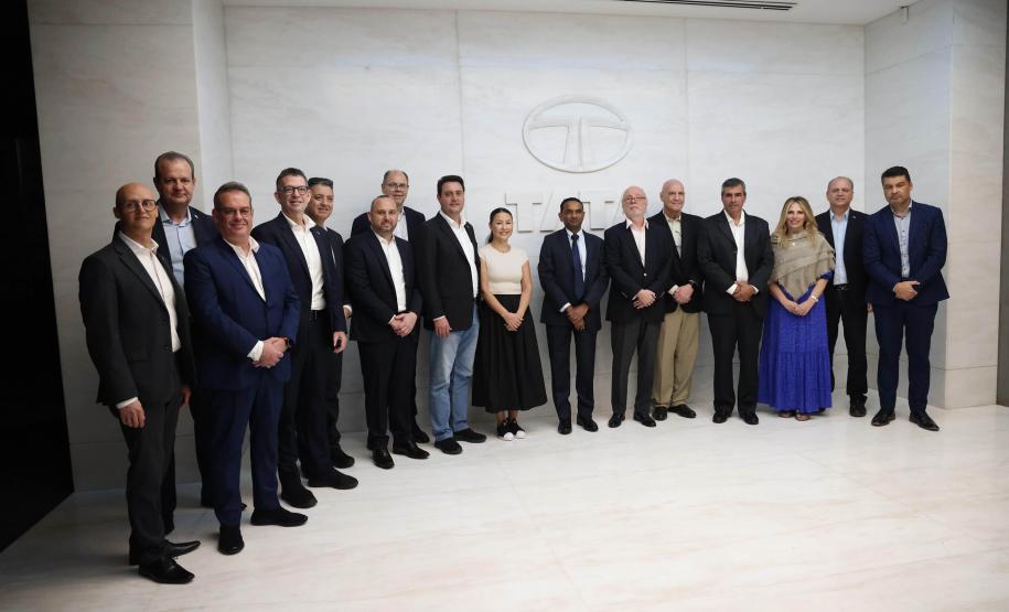 Comitiva do Paraná começa agenda na Índia com visita a gigante global de tecnologia