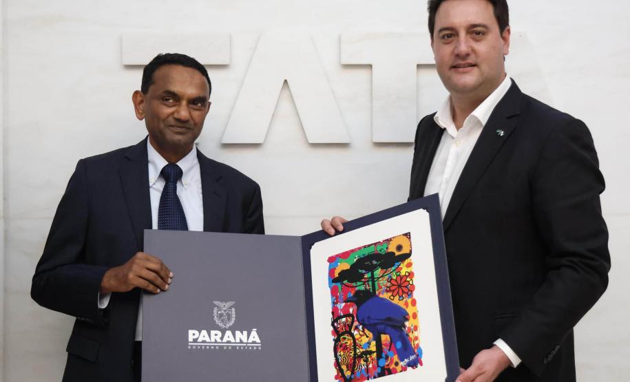 Comitiva do Paraná começa agenda na Índia com visita a gigante global de tecnologia