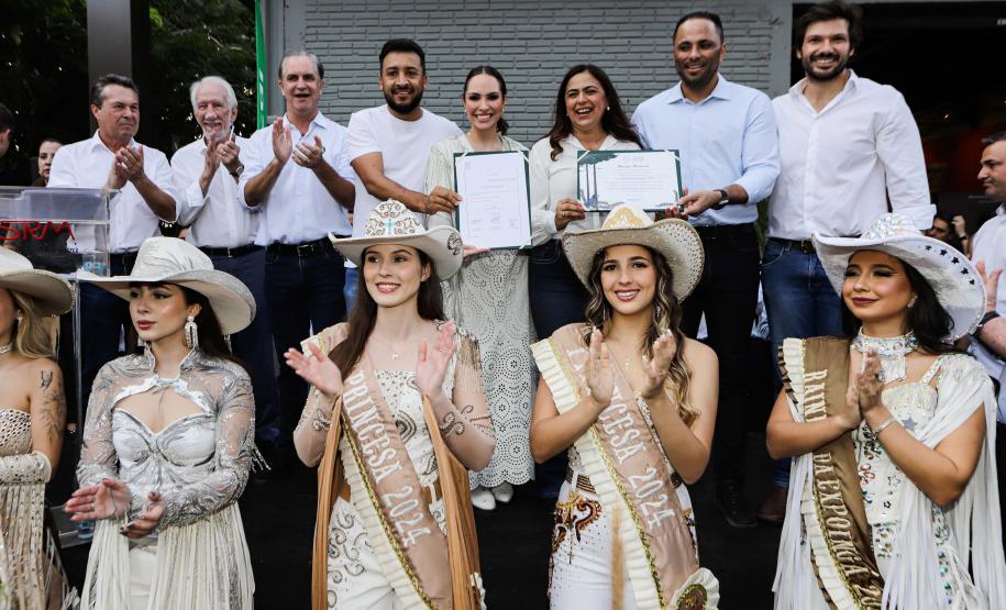 Governador em exercício destaca força do agro paranaense em visita à Expoingá