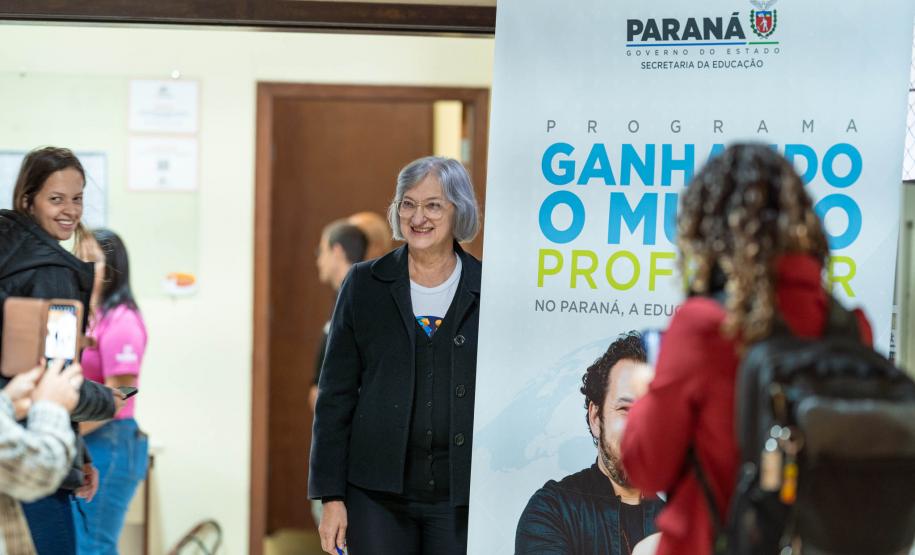 Professores que participaram do Ganhando o Mundo debatem experiência internacional