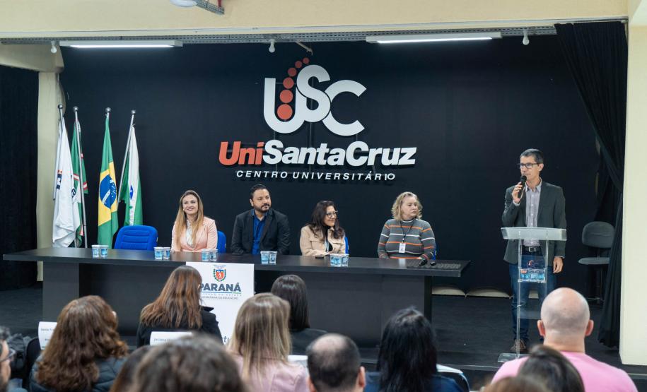 Professores que participaram do Ganhando o Mundo debatem experiência internacional