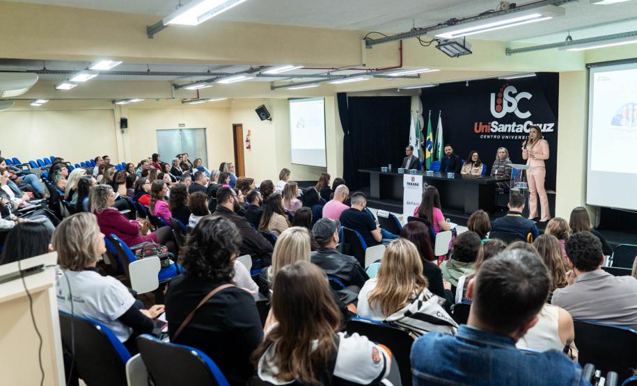 Professores que participaram do Ganhando o Mundo debatem experiência internacional