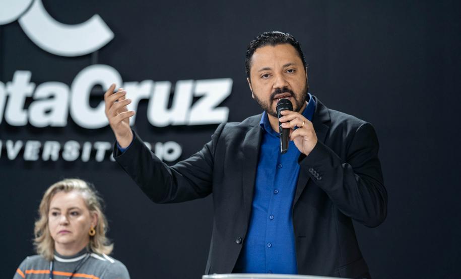 Professores que participaram do Ganhando o Mundo debatem experiência internacional