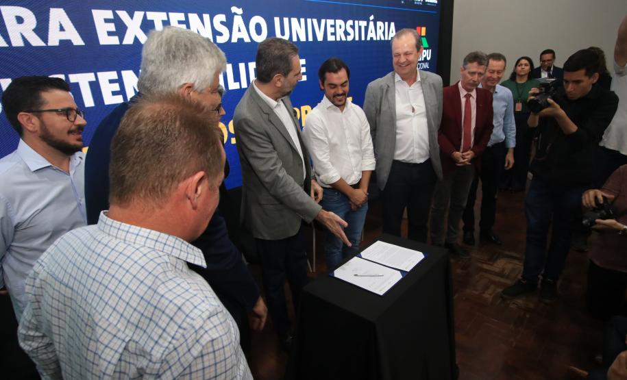Universidades estaduais e Itaipu assinam parceria para ações de extensão em sustentabilidade