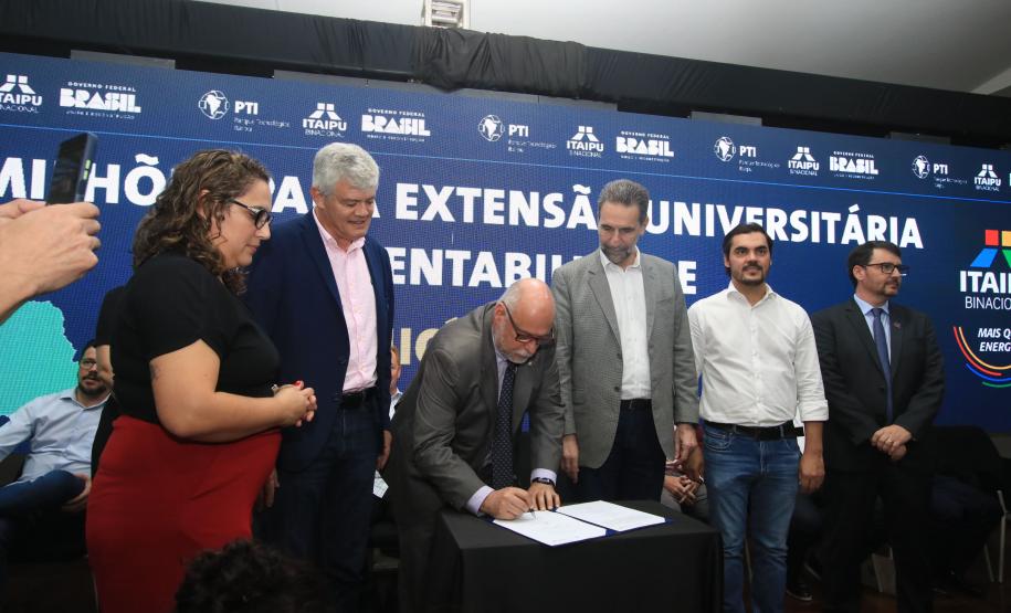 Universidades estaduais e Itaipu assinam parceria para ações de extensão em sustentabilidade