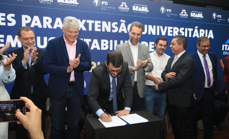 Universidades estaduais e Itaipu assinam parceria para ações de extensão em sustentabilidade