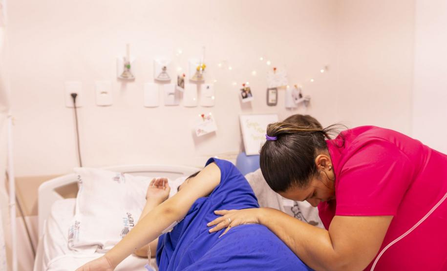 Maio Furta-Cor: trabalho de doulas melhora atendimento às mães no Humai-UEPG