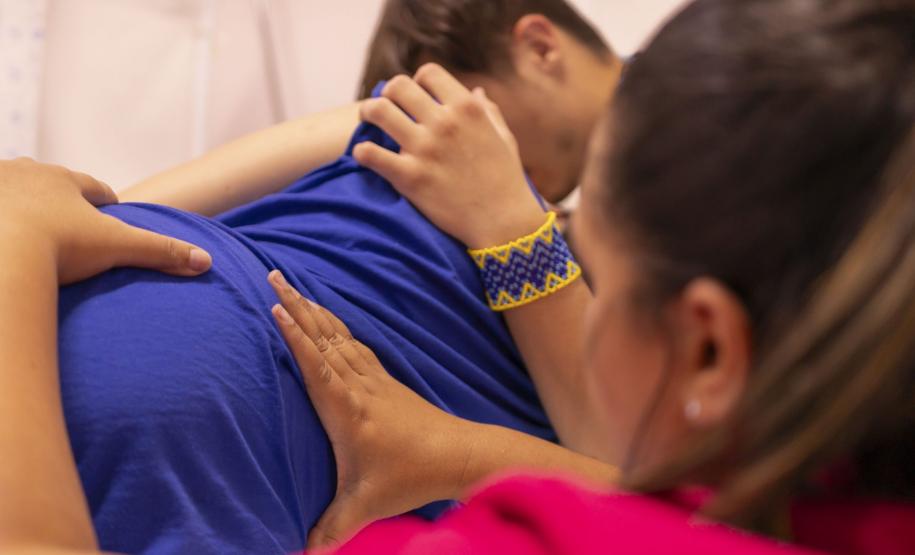 Maio Furta-Cor: trabalho de doulas melhora atendimento às mães no Humai-UEPG