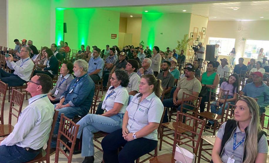 Encontro na Expoingá discute desafios e oportunidades da pecuária leiteira do Paraná