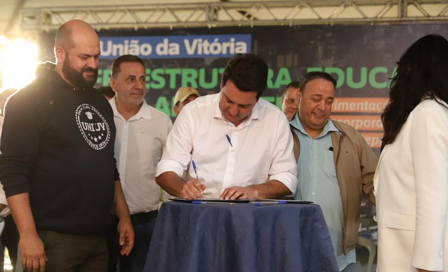 Governador confirma proposta e incorporação do Uniuv pela Unespar avança